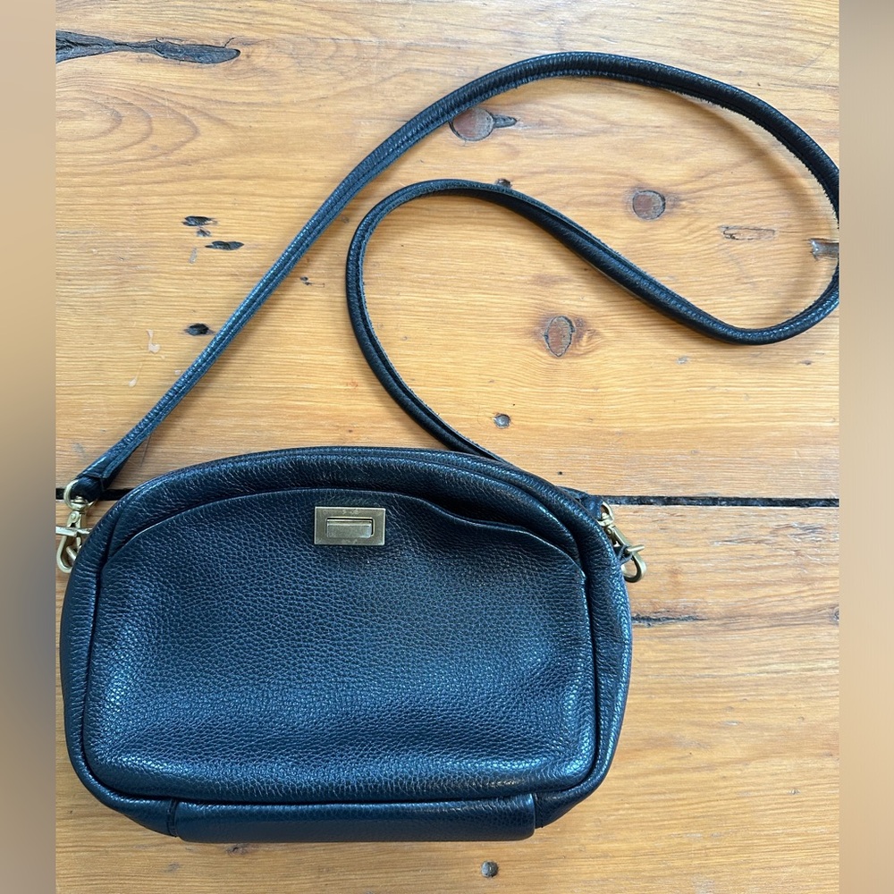 Opelle Calla black leather crossbody